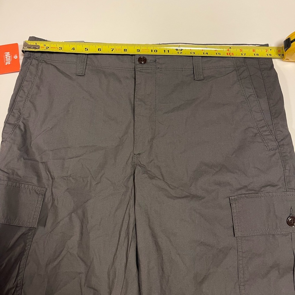 Dockers Dark Gray Cargo Shorts for Men - Picture 6 of 8